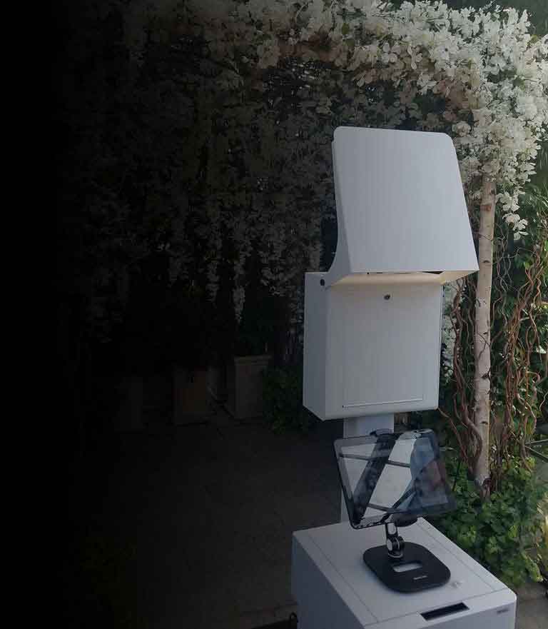 Pic Click Photo Booth in Nassau, Bahamas makes it possible to have a picturesque photo booth at an affordable rate
