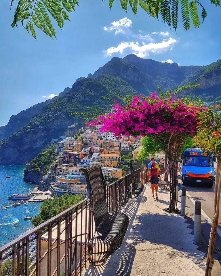 Naples Limousine Service offers premier private transportation for an unforgettable experience Naples Limousine Service offers premier private transportation for an unforgettable experience