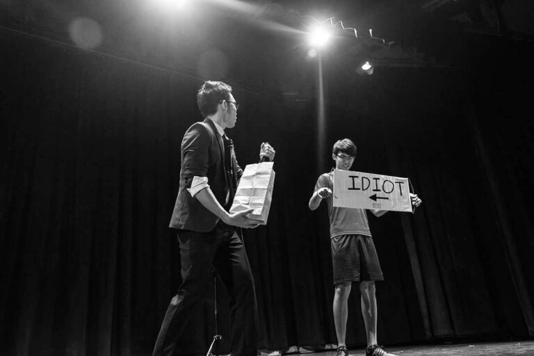 The Spellbinding Battle: Virtual vs. Live Magic Shows in Singapore