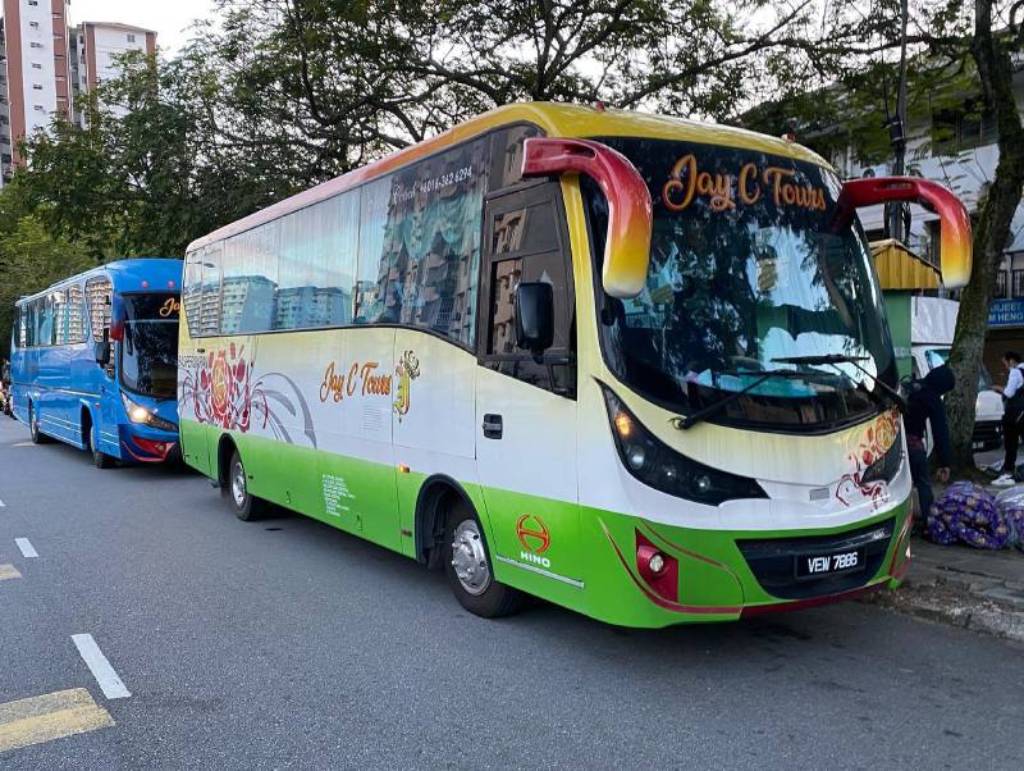 Why Sewa Bas Pekerja from Jay C Tours Is the Smart Choice for Malaysian Businesses